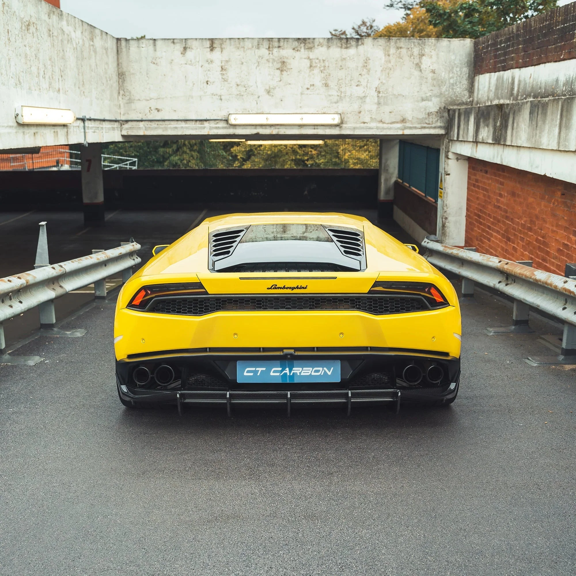 Lamborghini Huracan LP610 Pre-Preg Carbon Fibre Rear Diffuser - Image 2