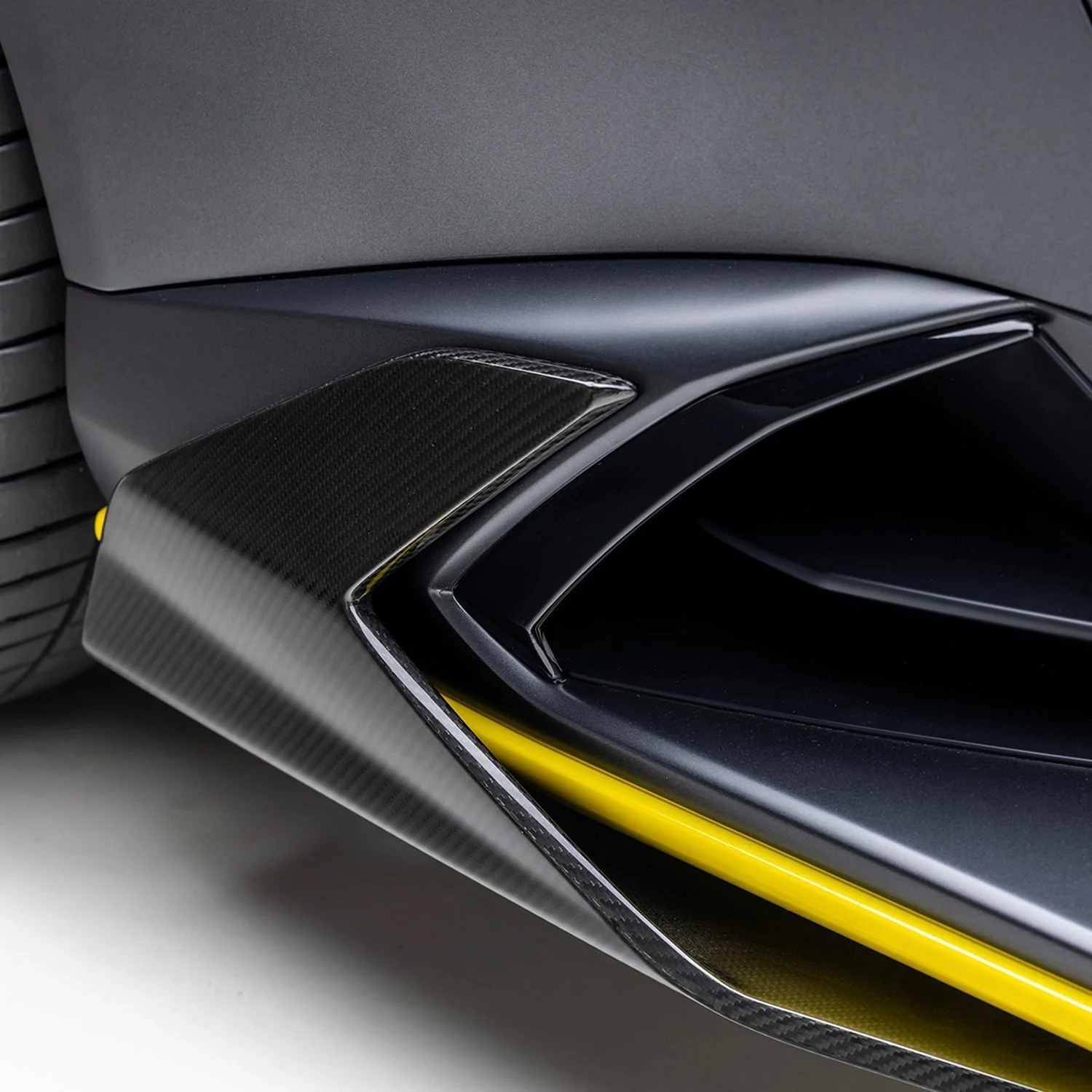 Lamborghini Huracan STO Side Rocker Carbon Fiber by Vorsteiner - Image 4