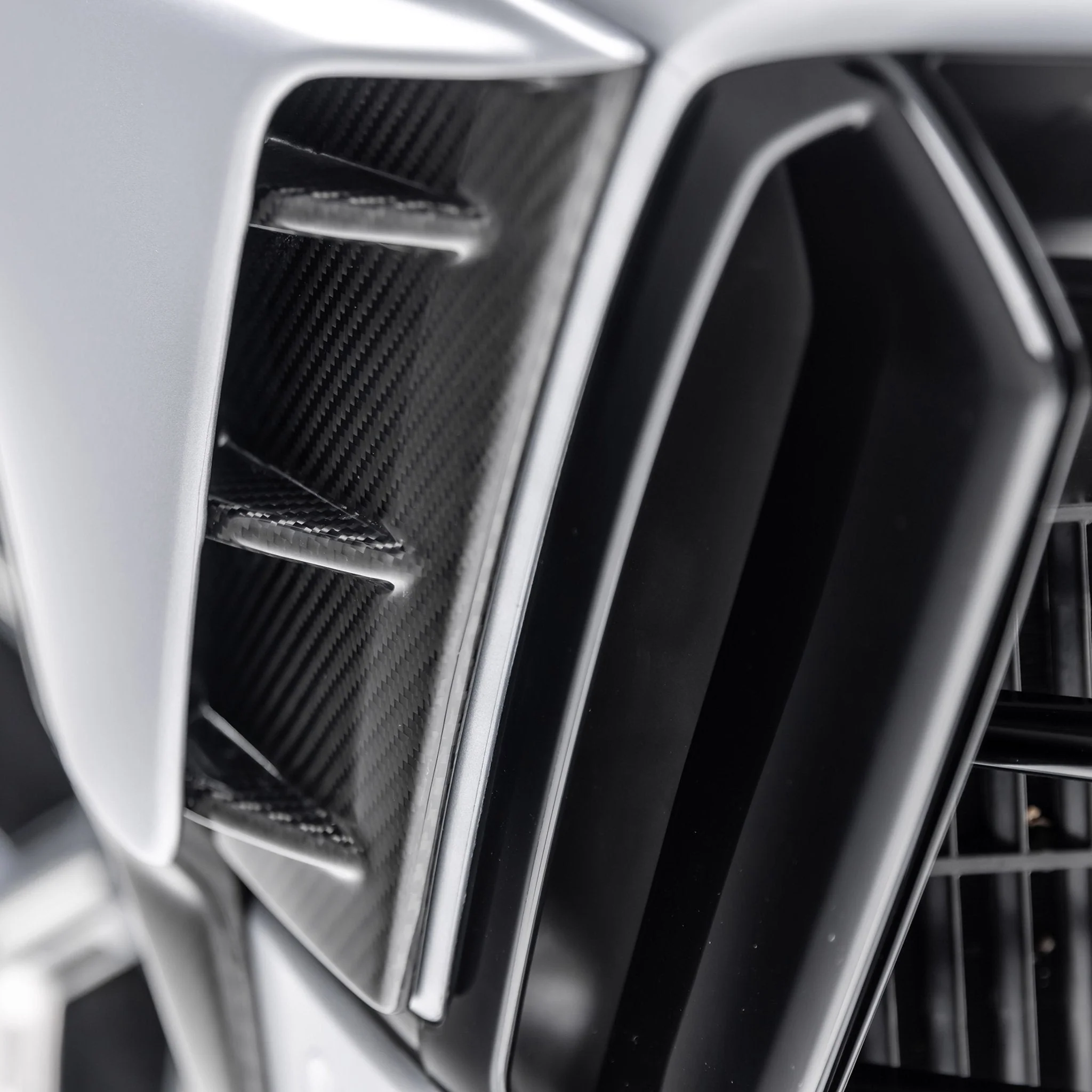 Lamborghini Urus Performante Edizione Aero Fender Flares by Vorsteiner - Image 4